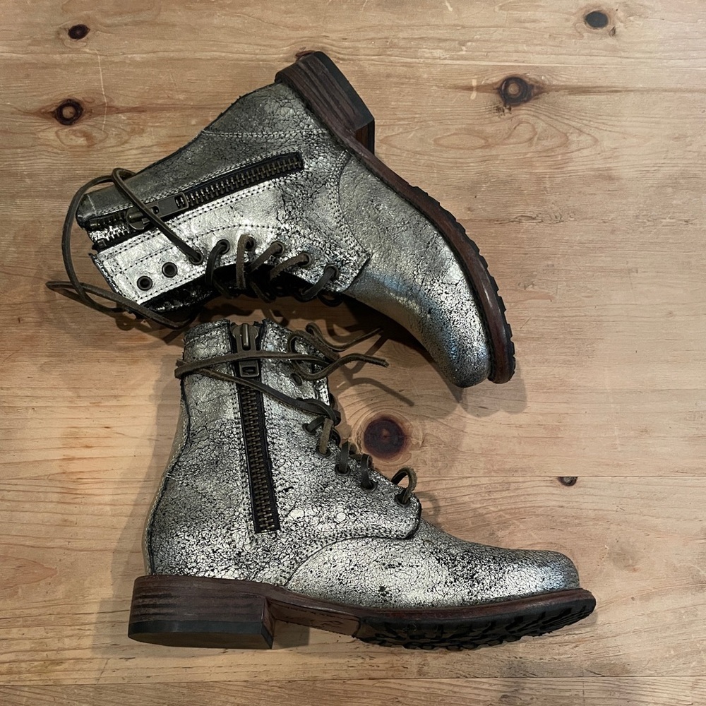 NWOT Freebird Steven Manchester Leather Silver Metallic Combat boots 8 Rare